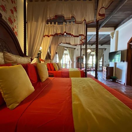 Tropicana Castle Dive Resort Powered By Cocotel Puerto Galera Room photo