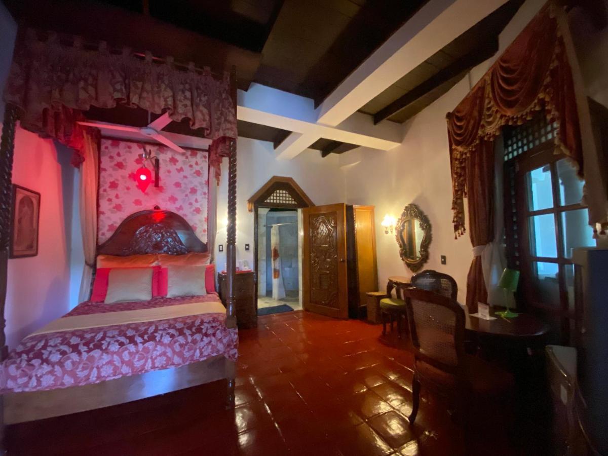 Tropicana Castle Dive Resort Powered By Cocotel Puerto Galera Exterior photo