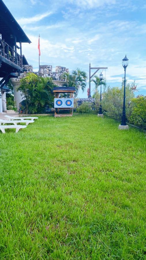 Tropicana Castle Dive Resort Powered By Cocotel Puerto Galera Exterior photo