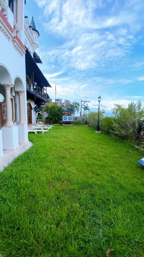 Tropicana Castle Dive Resort Powered By Cocotel Puerto Galera Exterior photo