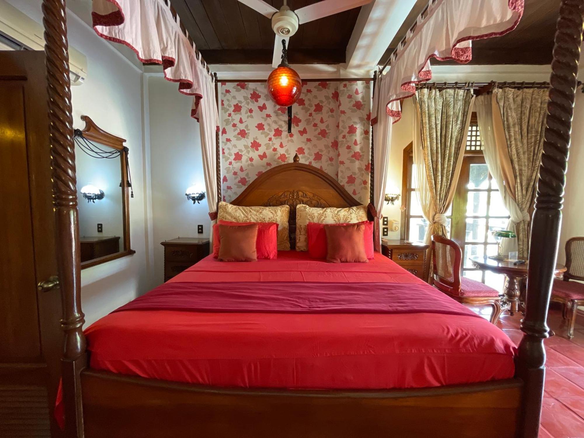 Tropicana Castle Dive Resort Powered By Cocotel Puerto Galera Room photo
