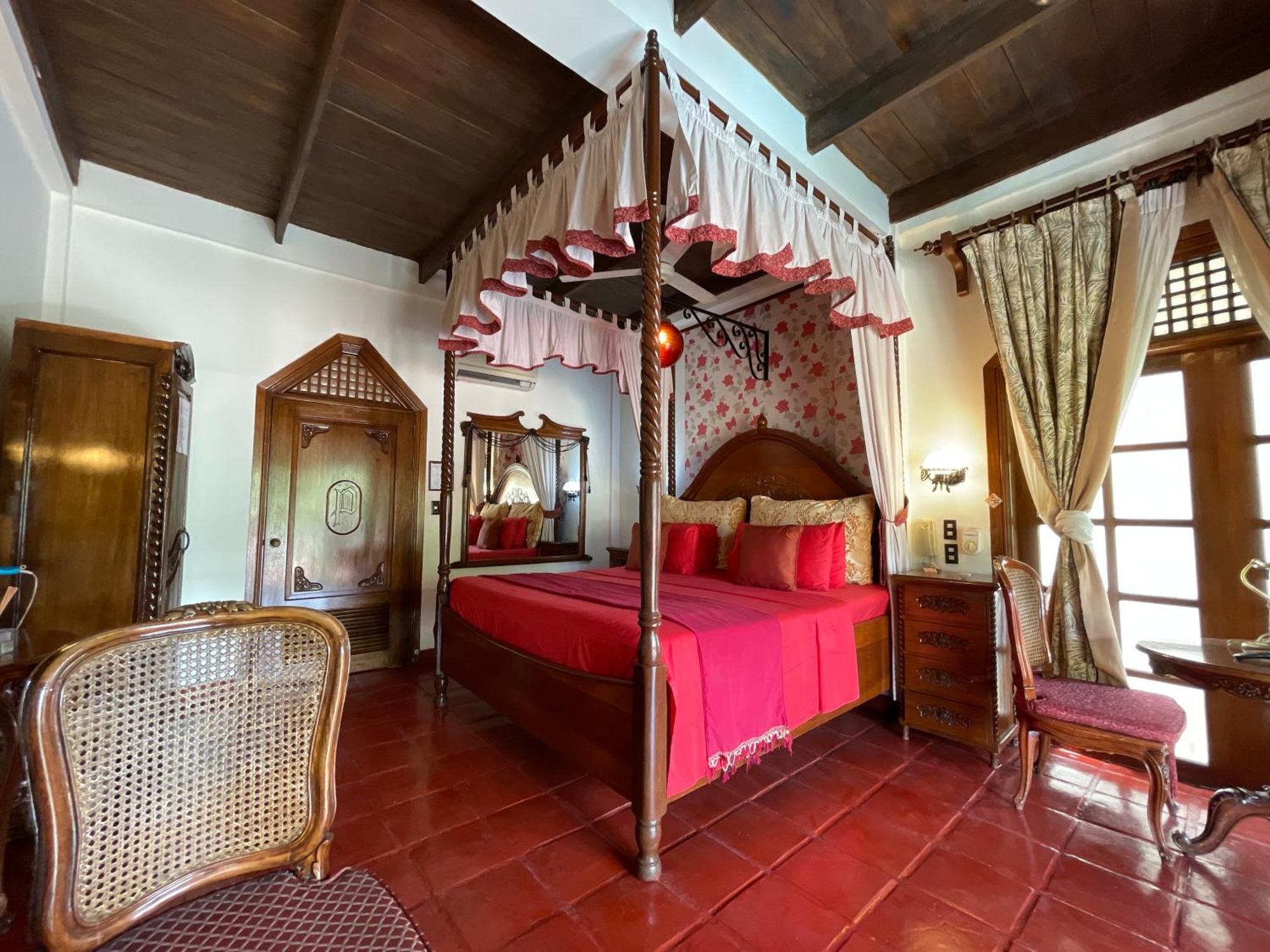 Tropicana Castle Dive Resort Powered By Cocotel Puerto Galera Room photo